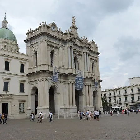 Ruins 住宿加早餐酒店 3*